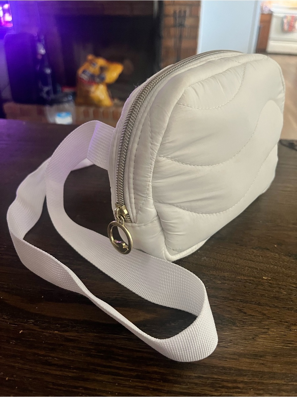 Dove Brand Quilted Crossbody Bag in White - Minimal Everyday Style H60
